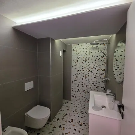 Luxury Seaside Escape 2 - Free Private Parking Apartamento